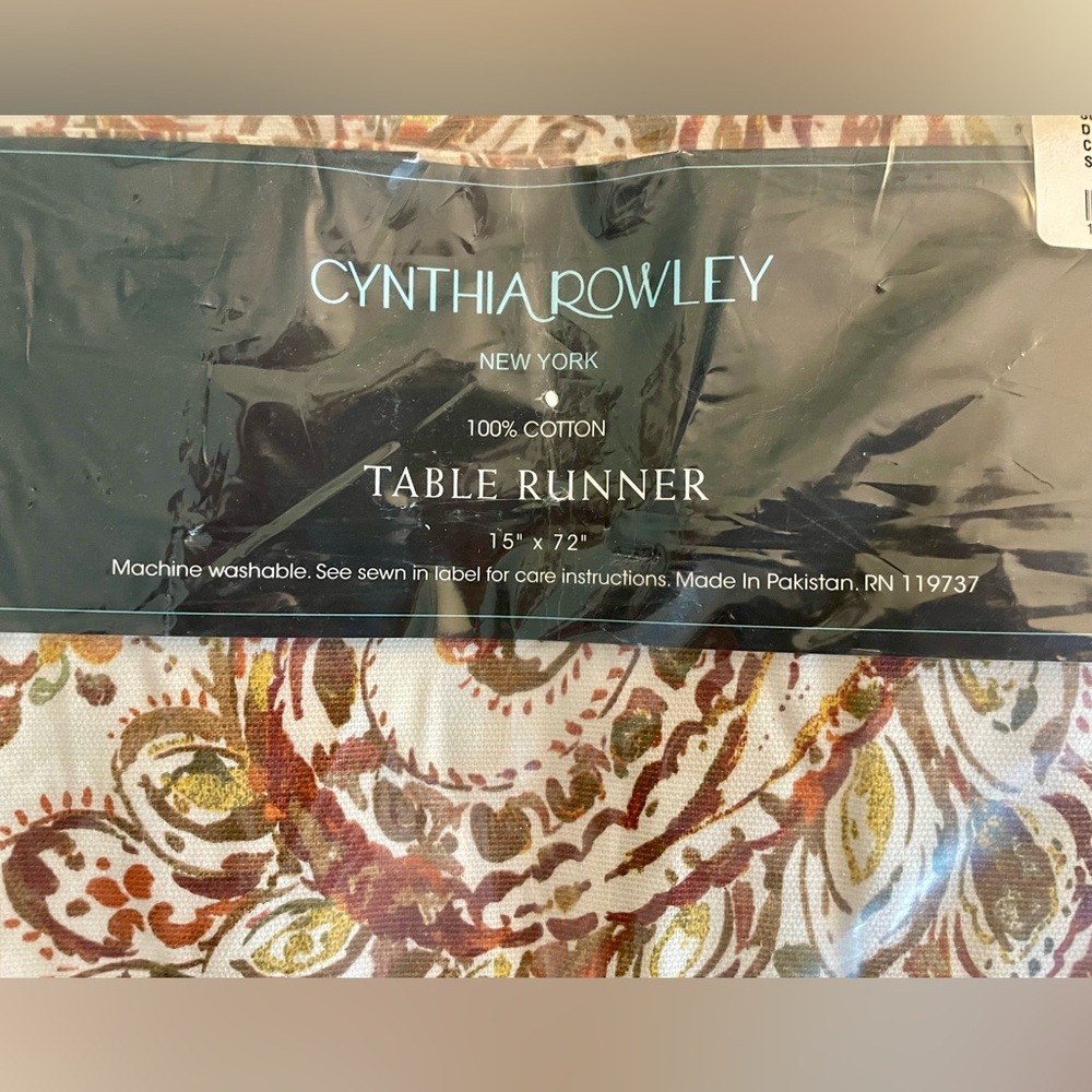 Cynthia Rowley Elegant Brown and Gold Paisley Table Runner - Picture 3 of 5